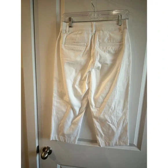 St. John's Bay White Capri Pant NEW Women's size 4 Mid-Rise - Picture 5 of 7